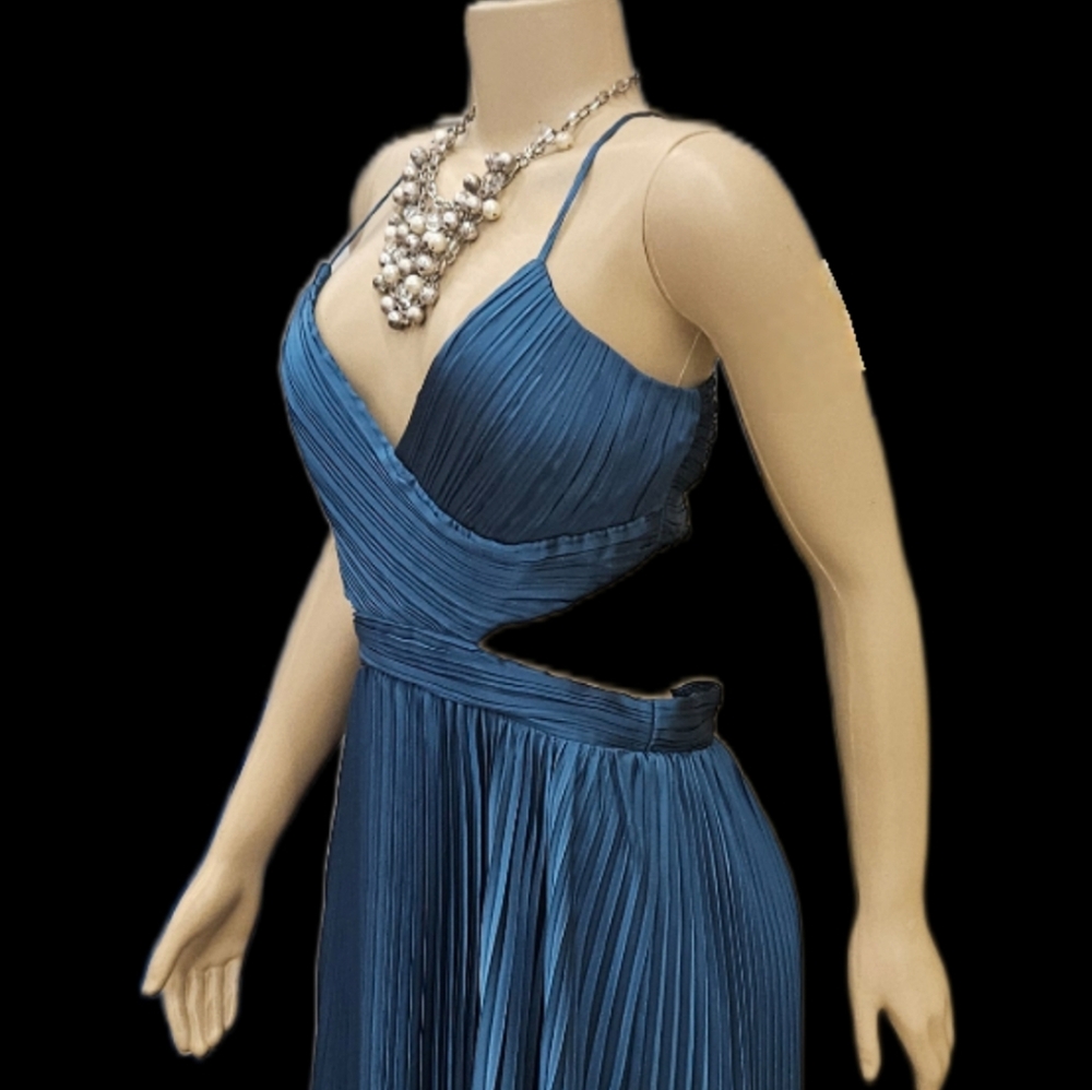 Chic Blue Pleated Dress